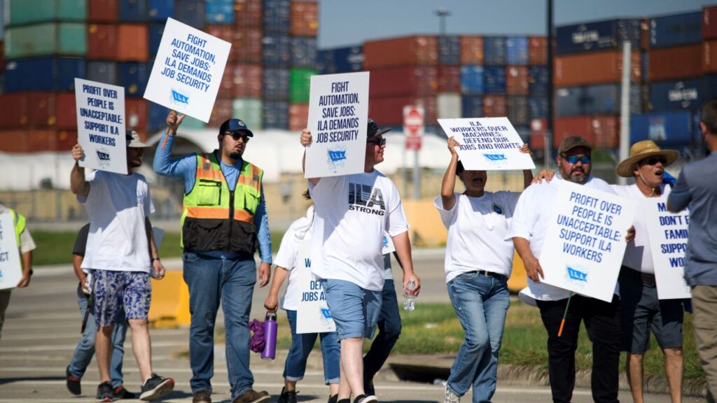 Striking port workers to return to work